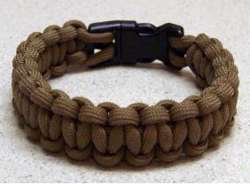 sample paracord wristband in dark olive green with black clasp